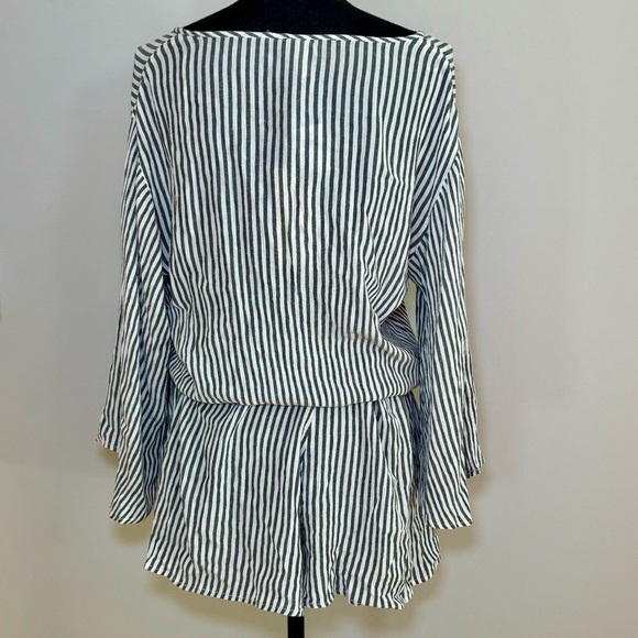 NWT Elan Striped Cover Up Surplice Romper Charcoal and White striped size Medium - Picture 5 of 5